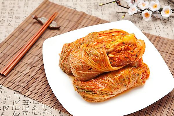 포토 JPG 스튜디오촬영 한식 젓가락 반찬 김치 실내 사람없음 전통음식 발효 대나무발 배추김치 발효음식 포기김치 국내포토 전통 음식 수저 내부 파일형식