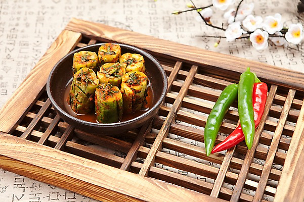 포토 JPG 스튜디오촬영 한식 채소 고추 반찬 김치 실내 사람없음 전통음식 발효 발효음식 오이소박이 국내포토 전통 음식 내부 파일형식