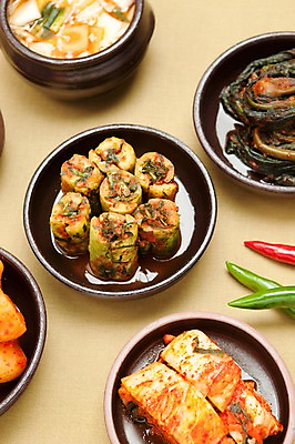 포토 JPG 스튜디오촬영 한식 고추 반찬 김치 실내 종류 사람없음 다양 전통음식 발효 배추김치 물김치 발효음식 오이소박이 국내포토 전통 음식 다수 채소 내부 파일형식