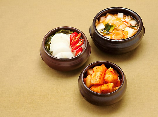 포토 JPG 스튜디오촬영 한식 반찬 김치 실내 종류 사람없음 다양 전통음식 깍두기 발효 나박김치 동치미 발효음식 국내포토 전통 음식 다수 내부 파일형식