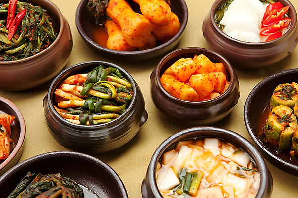 포토 JPG 스튜디오촬영 한식 반찬 김치 실내 종류 사람없음 다양 전통음식 깍두기 발효 배추김치 백김치 나박김치 동치미 발효음식 총각김치 파김치 열무김치 오이소박이 국내포토 전통 음식 다수 내부 파일형식