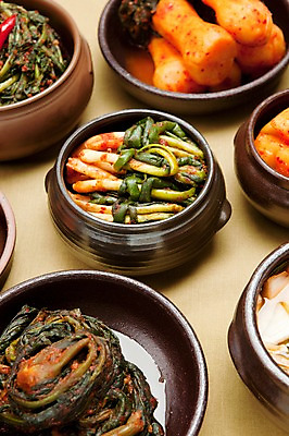 포토 JPG 스튜디오촬영 한식 반찬 김치 실내 종류 사람없음 다양 전통음식 깍두기 발효 배추김치 나박김치 발효음식 총각김치 파김치 열무김치 국내포토 전통 음식 다수 내부 파일형식