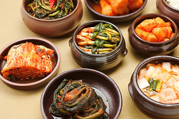 포토 JPG 스튜디오촬영 한식 반찬 김치 실내 종류 사람없음 다양 전통음식 깍두기 발효 배추김치 나박김치 동치미 발효음식 총각김치 파김치 열무김치 오이소박이 국내포토 전통 음식 다수 내부 파일형식