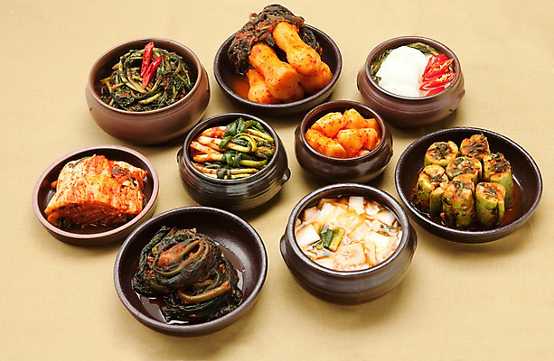 포토 JPG 스튜디오촬영 한식 반찬 김치 실내 종류 사람없음 다양 전통음식 깍두기 발효 배추김치 백김치 나박김치 동치미 발효음식 총각김치 파김치 열무김치 오이소박이 국내포토 전통 음식 다수 내부 파일형식