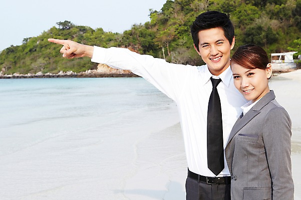 포토 JPG 외국인 나무 식물 해외기획촬영 라이프스타일 여자 2011년태국 남자 바다 섬 포즈 비즈니스 모션 미소 웃음 사람 동양인 정장 손짓 상반신 20대 성인 해변 야외 두명 라이프 모래사장 가리킴 비즈니스맨 비즈니스우먼 동료 무인도 청년만 성인만 국내포토 옷 관계 표정 인종 청년 생활 직장인 파일형식