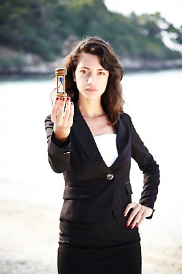 포토 JPG 주간 서양인 외국인 나무 식물 해외기획촬영 라이프스타일 여자 2011년태국 바다 섬 허리손 포즈 비즈니스 모션 한명 서기 들기 사람 정장 손짓 상반신 20대 성인 해변 야외 라이프 모래사장 비즈니스우먼 모래시계 무인도 여자만 여자한명만 성인여자만 청년만 청년여자만 성인한명만 청년여자한명만 성인여자한명만 성인만 국내포토 자연요소 1 옷 모래 시계 인종 청년 생활 직장인 파일형식