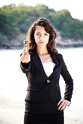 포토 JPG 주간 서양인 외국인 나무 식물 해외기획촬영 라이프스타일 여자 2011년태국 바다 섬 허리손 포즈 비즈니스 모션 한명 서기 들기 사람 정장 손짓 상반신 20대 성인 해변 야외 라이프 모래사장 비즈니스우먼 모래시계 무인도 여자만 여자한명만 성인여자만 청년만 청년여자만 성인한명만 청년여자한명만 성인여자한명만 성인만 국내포토 자연요소 1 옷 모래 시계 인종 청년 생활 직장인 파일형식