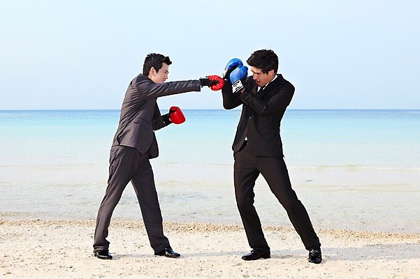 포토 JPG 주간 전신 서양인 외국인 해외기획촬영 라이프스타일 2011년태국 남자 바다 섬 포즈 비즈니스 모션 서기 사람 동양인 정장 20대 성인 해변 야외 두명 라이프 모래사장 경쟁 권투 권투글러브 비즈니스맨 동료 무인도 싸움 권투용품 남자만 성인남자만 청년만 청년남자만 성인만 국내포토 자연요소 옷 스포츠용품 컨셉 관계 인종 청년 생활 격투기 글러브 직장인 파일형식