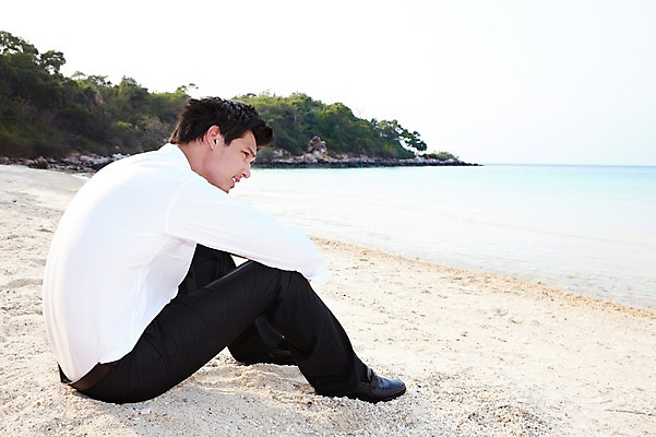 포토 JPG 주간 전신 서양인 외국인 나무 식물 해외기획촬영 라이프스타일 2011년태국 남자 바다 섬 포즈 비즈니스 모션 휴식 피곤 고개숙이기 한명 사람 앉기 정장 20대 성인 해변 야외 라이프 모래사장 비즈니스맨 좌절 괴로움 무인도 남자만 남자한명만 성인남자만 청년만 청년남자만 청년남자한명만 성인한명만 성인남자한명만 성인만 주저앉기 국내포토 자연요소 1 옷 감정 컨셉 숙이기 인종 청년 생활 직장인 파일형식