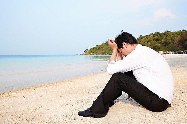 포토 JPG 주간 전신 서양인 외국인 나무 식물 해외기획촬영 라이프스타일 2011년태국 남자 바다 섬 포즈 비즈니스 모션 휴식 피곤 고개숙이기 한명 사람 앉기 정장 20대 성인 해변 야외 라이프 모래사장 비즈니스맨 좌절 괴로움 무인도 남자만 남자한명만 성인남자만 청년만 청년남자만 청년남자한명만 성인한명만 성인남자한명만 성인만 주저앉기 국내포토 자연요소 1 옷 감정 컨셉 숙이기 인종 청년 생활 직장인 파일형식