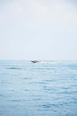 포토 JPG 구름 바다 하늘 풍경 사람없음 야외 보트 모터보트 선박 국내포토 자연요소 수상교통 배_교통 파일형식