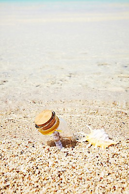 포토 JPG 사계절 계절 바다 섬 유리병 풍경 해변 사람없음 야외 여름 소라 편지 오브젝트 무인도 유리병편지 국내포토 병_용기 어패류 파일형식