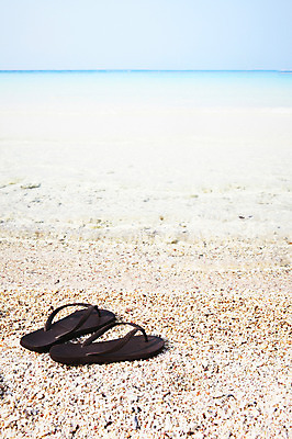 포토 JPG 사계절 계절 바다 섬 신발 슬리퍼 풍경 해변 사람없음 야외 여름 오브젝트 무인도 한켤레 국내포토 1 파일형식