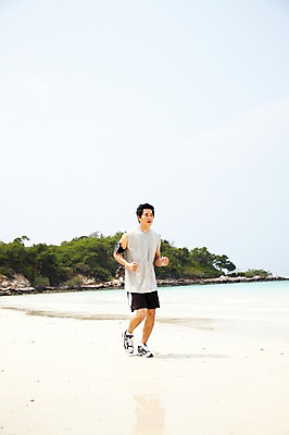 포토 JPG 주간 전신 외국인 나무 식물 해외기획촬영 라이프스타일 2011년태국 남자 바다 이어폰 포즈 모션 건강 한명 서기 사람 동양인 20대 성인 해변 야외 라이프 운동복 모래사장 달리기 조깅 운동 건강관리 목표 남자만 남자한명만 성인남자만 청년만 청년남자만 청년남자한명만 성인한명만 성인남자한명만 성인만 국내포토 자연요소 1 옷 음향기기 컨셉 관리 인종 청년 생활 파일형식