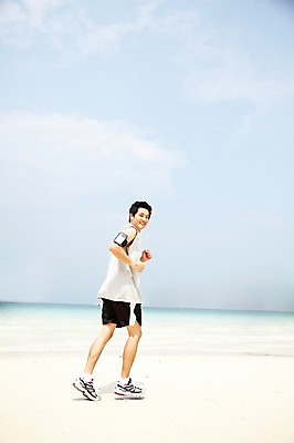 포토 JPG 주간 전신 외국인 해외기획촬영 라이프스타일 2011년태국 남자 바다 이어폰 포즈 모션 건강 한명 서기 사람 동양인 20대 성인 해변 야외 라이프 운동복 모래사장 달리기 조깅 운동 건강관리 목표 남자만 남자한명만 성인남자만 청년만 청년남자만 청년남자한명만 성인한명만 성인남자한명만 성인만 국내포토 자연요소 1 옷 음향기기 컨셉 관리 인종 청년 생활 파일형식