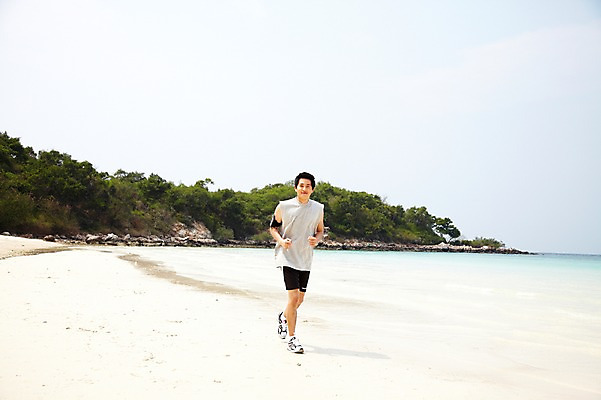 포토 JPG 주간 전신 외국인 나무 식물 해외기획촬영 라이프스타일 2011년태국 남자 바다 이어폰 포즈 모션 건강 한명 서기 사람 동양인 20대 성인 해변 야외 라이프 운동복 모래사장 달리기 조깅 운동 건강관리 목표 남자만 남자한명만 성인남자만 청년만 청년남자만 청년남자한명만 성인한명만 성인남자한명만 성인만 국내포토 자연요소 1 옷 음향기기 컨셉 관리 인종 청년 생활 파일형식