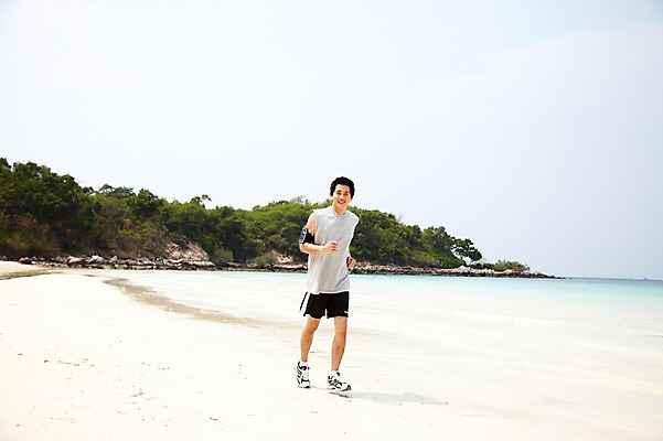 포토 JPG 주간 전신 외국인 나무 식물 해외기획촬영 라이프스타일 2011년태국 남자 바다 이어폰 포즈 모션 건강 한명 서기 사람 동양인 20대 성인 해변 야외 라이프 운동복 모래사장 달리기 조깅 운동 건강관리 목표 남자만 남자한명만 성인남자만 청년만 청년남자만 청년남자한명만 성인한명만 성인남자한명만 성인만 국내포토 자연요소 1 옷 음향기기 컨셉 관리 인종 청년 생활 파일형식