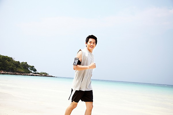 포토 JPG 주간 외국인 나무 식물 해외기획촬영 라이프스타일 2011년태국 남자 바다 이어폰 포즈 모션 건강 한명 서기 사람 동양인 20대 성인 해변 야외 라이프 운동복 모래사장 달리기 조깅 운동 건강관리 목표 남자만 남자한명만 성인남자만 청년만 청년남자만 청년남자한명만 성인한명만 성인남자한명만 성인만 국내포토 자연요소 1 옷 음향기기 컨셉 관리 인종 청년 생활 파일형식