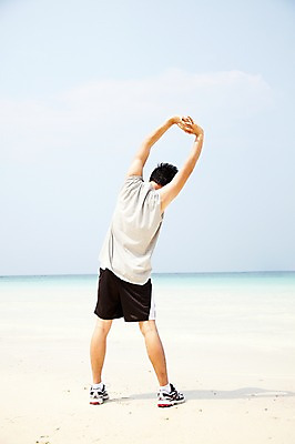 포토 JPG 주간 전신 외국인 해외기획촬영 라이프스타일 2011년태국 남자 바다 포즈 모션 건강 한명 서기 사람 동양인 20대 성인 해변 야외 라이프 운동복 모래사장 운동 건강관리 스트레칭 목표 남자만 남자한명만 성인남자만 청년만 청년남자만 청년남자한명만 성인한명만 성인남자한명만 성인만 국내포토 자연요소 1 옷 컨셉 관리 인종 청년 생활 파일형식