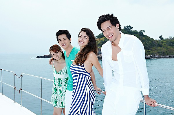포토 JPG 주간 서양인 외국인 해외기획촬영 라이프스타일 커플 여자 2011년태국 남자 행복 여유 바다 여행 포즈 요트 난간 모션 휴가 휴식 서기 미소 웃음 사람 동양인 여러명 상반신 20대 성인 야외 라이프 여름 여름휴가 바캉스 자유 크루즈 즐거움 선박 청년만 성인만 국내포토 자연요소 계절 감정 다수 컨셉 수상교통 배_교통 관계 표정 인종 청년 생활 파일형식 여름_계절