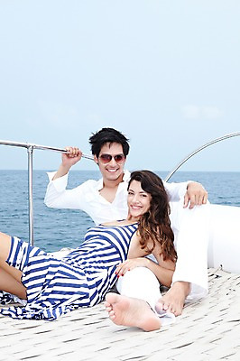 포토 JPG 주간 전신 서양인 외국인 해외기획촬영 라이프스타일 커플 여자 2011년태국 남자 행복 바다 여행 포즈 요트 모션 휴가 휴식 사랑 미소 웃음 사람 앉기 상반신 20대 성인 야외 두명 라이프 여름 여름휴가 바캉스 선글라스 크루즈 즐거움 선박 청년만 성인만 국내포토 자연요소 계절 감정 안경 컨셉 수상교통 배_교통 관계 표정 인종 청년 생활 파일형식 여름_계절