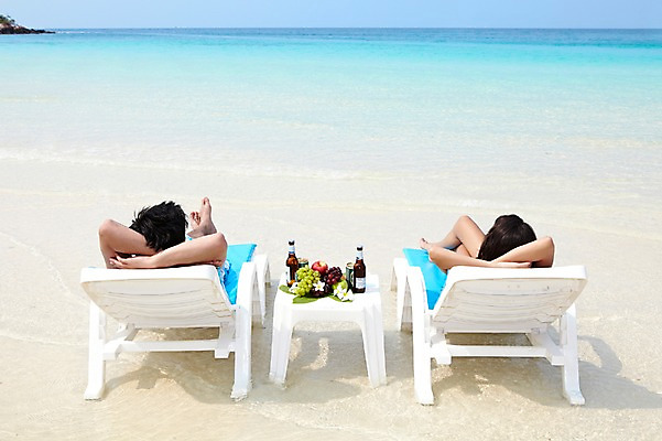 포토 JPG 주간 전신 서양인 외국인 해외기획촬영 라이프스타일 커플 여자 2011년태국 남자 수영복 꽃 여유 바다 여행 포즈 과일 모션 포도 휴가 휴식 맥주 주류 병맥주 사랑 사람 20대 성인 해변 야외 두명 라이프 장식 여름 여름휴가 바캉스 비키니 모래사장 눕기 병 사과 청포도 선베드 캔맥주 청년만 성인만 국내포토 자연요소 식물 식기 옷 계절 감정 음료 컨셉 의자 관계 인종 청년 생활 캔 파일형식 여름_계절