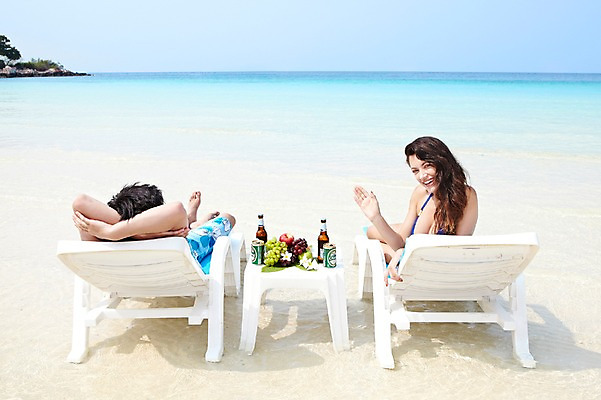 포토 JPG 주간 전신 서양인 외국인 나무 식물 해외기획촬영 라이프스타일 커플 여자 2011년태국 남자 수영복 꽃 행복 바다 여행 포즈 과일 모션 포도 휴가 휴식 맥주 주류 병맥주 사랑 미소 웃음 사람 앉기 손짓 20대 성인 해변 야외 두명 라이프 장식 여름 여름휴가 바캉스 비키니 모래사장 뒤돌아보기 병 사과 즐거움 청포도 선베드 손인사 캔맥주 청년만 성인만 국내포토 자연요소 식기 옷 계절 감정 음료 컨셉 의자 관계 표정 인종 청년 생활 인사 캔 파일형식 여름_계절