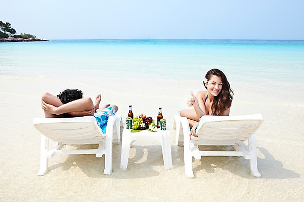 포토 JPG 주간 서양인 외국인 나무 식물 해외기획촬영 라이프스타일 커플 여자 2011년태국 남자 수영복 꽃 행복 여유 바다 여행 포즈 과일 모션 포도 휴가 휴식 맥주 주류 병맥주 사랑 미소 웃음 사람 앉기 손짓 20대 성인 해변 야외 두명 라이프 장식 여름 여름휴가 바캉스 비키니 모래사장 엄지손가락 최고 뒤돌아보기 병 사과 즐거움 청포도 선베드 캔맥주 청년만 성인만 국내포토 자연요소 식기 옷 계절 감정 음료 컨셉 의자 손가락 관계 표정 인종 청년 생활 캔 파일형식 여름_계절