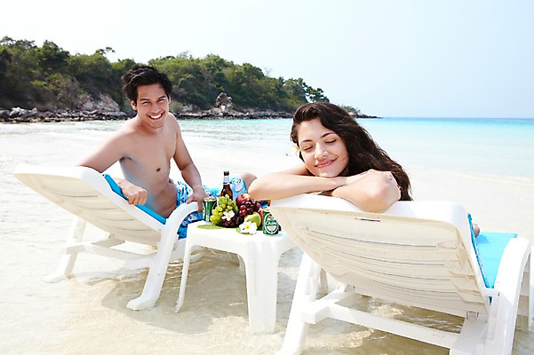 포토 JPG 주간 서양인 외국인 나무 식물 해외기획촬영 라이프스타일 커플 여자 2011년태국 남자 수영복 꽃 행복 여유 바다 여행 포즈 과일 모션 포도 휴가 휴식 맥주 주류 병맥주 사랑 미소 웃음 사람 앉기 상반신 20대 성인 해변 야외 두명 라이프 장식 여름 여름휴가 바캉스 비키니 모래사장 눈감음 뒤돌아보기 병 사과 즐거움 청포도 선베드 캔맥주 청년만 성인만 국내포토 자연요소 식기 옷 계절 감정 음료 컨셉 의자 관계 표정 인종 청년 생활 캔 파일형식 여름_계절