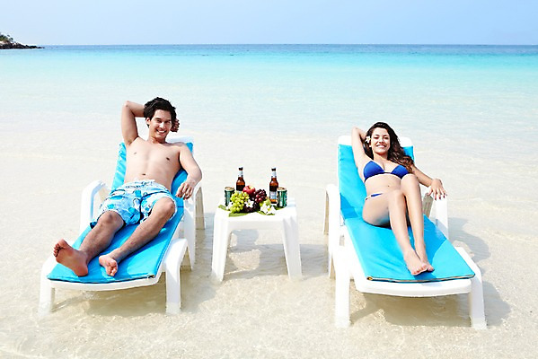 포토 JPG 주간 전신 서양인 외국인 해외기획촬영 라이프스타일 커플 여자 2011년태국 남자 수영복 꽃 행복 여유 바다 여행 포즈 과일 모션 포도 휴가 휴식 맥주 주류 병맥주 사랑 미소 웃음 사람 20대 성인 해변 야외 두명 라이프 장식 여름 여름휴가 바캉스 하이앵글 비키니 모래사장 눕기 병 사과 즐거움 청포도 선베드 캔맥주 청년만 성인만 국내포토 자연요소 식물 식기 옷 계절 감정 음료 뷰포인트 컨셉 의자 관계 표정 인종 청년 생활 캔 파일형식 여름_계절