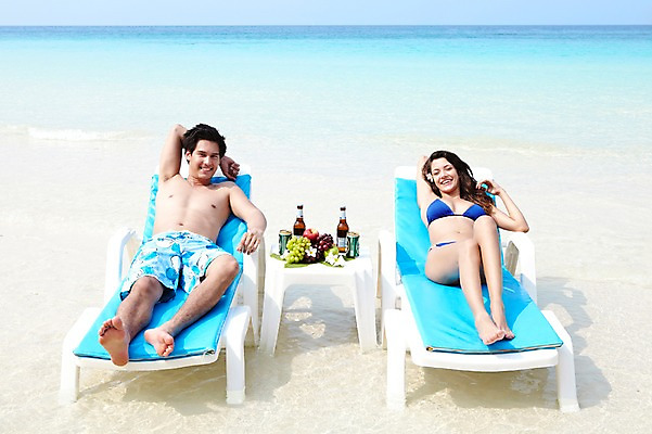 포토 JPG 주간 전신 서양인 외국인 해외기획촬영 라이프스타일 커플 여자 2011년태국 남자 수영복 꽃 행복 여유 바다 여행 포즈 과일 모션 포도 휴가 휴식 맥주 주류 병맥주 사랑 미소 웃음 사람 20대 성인 해변 야외 두명 라이프 장식 여름 여름휴가 바캉스 하이앵글 비키니 모래사장 눕기 병 사과 즐거움 청포도 선베드 캔맥주 청년만 성인만 국내포토 자연요소 식물 식기 옷 계절 감정 음료 뷰포인트 컨셉 의자 관계 표정 인종 청년 생활 캔 파일형식 여름_계절