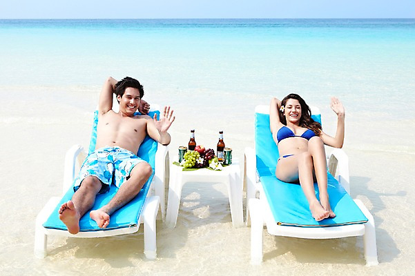 포토 JPG 주간 전신 서양인 외국인 해외기획촬영 라이프스타일 커플 여자 2011년태국 남자 수영복 꽃 행복 여유 바다 여행 포즈 과일 모션 포도 휴가 휴식 맥주 주류 병맥주 사랑 미소 웃음 사람 20대 성인 해변 야외 두명 라이프 장식 여름 여름휴가 바캉스 하이앵글 비키니 모래사장 눕기 병 사과 즐거움 청포도 선베드 손인사 캔맥주 청년만 성인만 국내포토 자연요소 식물 식기 옷 계절 감정 음료 뷰포인트 컨셉 의자 관계 표정 인종 청년 생활 인사 캔 파일형식 여름_계절