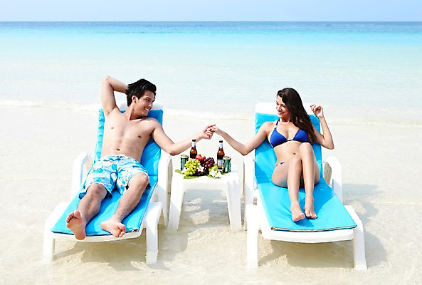 포토 JPG 주간 전신 서양인 외국인 해외기획촬영 라이프스타일 커플 여자 2011년태국 남자 수영복 꽃 행복 여유 바다 여행 포즈 과일 모션 포도 휴가 휴식 맥주 주류 병맥주 사랑 미소 웃음 사람 20대 성인 해변 야외 두명 라이프 장식 여름 여름휴가 바캉스 하이앵글 비키니 모래사장 눕기 손잡기 병 사과 즐거움 청포도 선베드 캔맥주 청년만 성인만 국내포토 자연요소 식물 식기 옷 계절 감정 음료 뷰포인트 컨셉 의자 관계 표정 인종 청년 생활 캔 파일형식 여름_계절