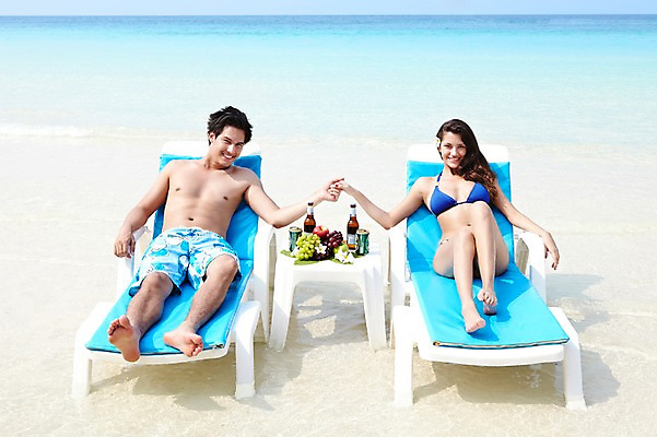 포토 JPG 주간 전신 서양인 외국인 해외기획촬영 라이프스타일 커플 여자 2011년태국 남자 수영복 꽃 행복 여유 바다 여행 포즈 과일 모션 포도 휴가 휴식 맥주 주류 병맥주 사랑 미소 웃음 사람 20대 성인 해변 야외 두명 라이프 장식 여름 여름휴가 바캉스 하이앵글 비키니 모래사장 눕기 손잡기 병 사과 즐거움 청포도 선베드 캔맥주 청년만 성인만 국내포토 자연요소 식물 식기 옷 계절 감정 음료 뷰포인트 컨셉 의자 관계 표정 인종 청년 생활 캔 파일형식 여름_계절