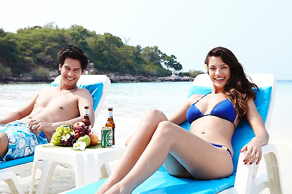 포토 JPG 주간 전신 서양인 외국인 나무 식물 해외기획촬영 라이프스타일 커플 여자 2011년태국 남자 수영복 꽃 행복 여유 바다 여행 포즈 과일 모션 포도 휴가 휴식 맥주 주류 병맥주 사랑 미소 웃음 사람 앉기 상반신 20대 성인 해변 야외 두명 라이프 장식 여름 여름휴가 바캉스 비키니 모래사장 병 사과 즐거움 청포도 선베드 캔맥주 청년만 성인만 국내포토 자연요소 식기 옷 계절 감정 음료 컨셉 의자 관계 표정 인종 청년 생활 캔 파일형식 여름_계절