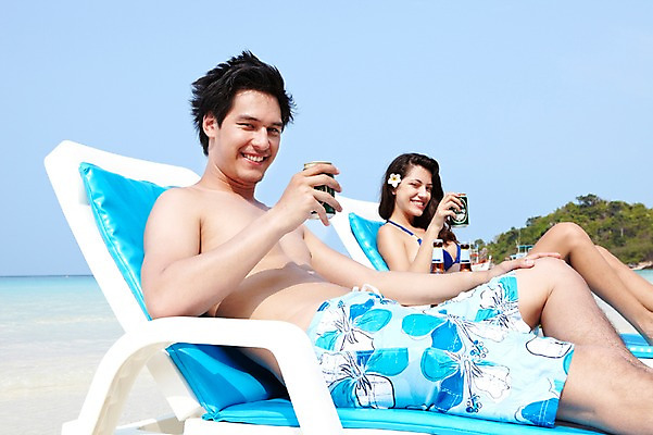 포토 JPG 주간 서양인 외국인 나무 식물 해외기획촬영 라이프스타일 커플 여자 2011년태국 남자 수영복 꽃 행복 여유 바다 여행 포즈 모션 휴가 휴식 맥주 주류 병맥주 사랑 미소 웃음 들기 사람 앉기 상반신 20대 성인 해변 야외 두명 라이프 장식 여름 여름휴가 바캉스 비키니 모래사장 병 즐거움 선베드 캔맥주 청년만 성인만 국내포토 자연요소 식기 옷 계절 감정 음료 컨셉 의자 관계 표정 인종 청년 생활 캔 파일형식 여름_계절