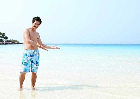 포토 JPG 주간 전신 서양인 외국인 해외기획촬영 라이프스타일 2011년태국 남자 수영복 행복 여유 바다 여행 포즈 모션 휴가 휴식 안내 한명 서기 미소 웃음 사람 손짓 20대 성인 해변 야외 라이프 여름 여름휴가 바캉스 모래사장 가리킴 즐거움 남자만 남자한명만 성인남자만 청년만 청년남자만 청년남자한명만 성인한명만 성인남자한명만 성인만 국내포토 자연요소 1 옷 계절 감정 컨셉 표정 인종 청년 생활 파일형식 여름_계절