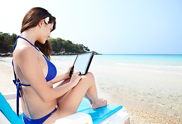 포토 JPG 주간 전신 서양인 외국인 나무 식물 해외기획촬영 라이프스타일 여자 2011년태국 수영복 꽃 행복 여유 바다 여행 포즈 모션 휴가 휴식 한명 미소 웃음 들기 사람 앉기 20대 성인 해변 야외 라이프 장식 여름 여름휴가 바캉스 컴퓨터 비키니 모래사장 태블릿 즐거움 선베드 여자만 여자한명만 성인여자만 청년만 청년여자만 성인한명만 청년여자한명만 성인여자한명만 성인만 국내포토 자연요소 1 옷 계절 감정 컨셉 의자 표정 인종 청년 생활 전자제품 스마트기기 파일형식 여름_계절