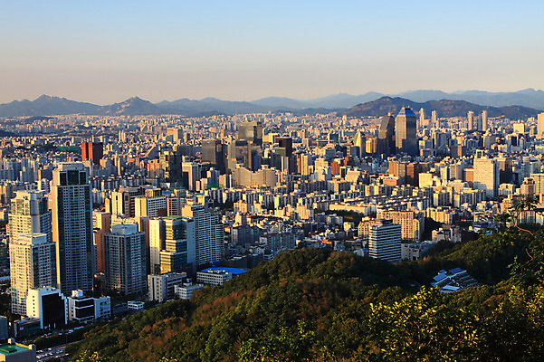 건축물 길 육상교통 교통 교통시설 산 서울 한국 풍경 사람없음 야외 건물 하이앵글 도시풍경 차도 도시 도심 수도 수도_도성 건축 아시아 도로 교통수단 뷰포인트 시설