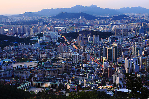 건축물 길 육상교통 교통 야경 교통시설 산 아파트 서울 한국 사람없음 야외 건물 하이앵글 도시풍경 차도 도시 도심 수도 수도_도성 건축 아시아 도로 교통수단 뷰포인트 주택 풍경 야간 시설 풍경_경치
