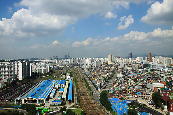 포토 JPG 구름 건축물 건축 아시아 도로 길 육상교통 교통 교통시설 자동차 하늘 서울 한국 풍경 빌딩 사람없음 야외 건물 하이앵글 도시풍경 고층빌딩 차도 도시 고속도로 도심 전철 수도 수도_도성 국내포토 자연요소 나라 교통수단 뷰포인트 대중교통 시설 파일형식