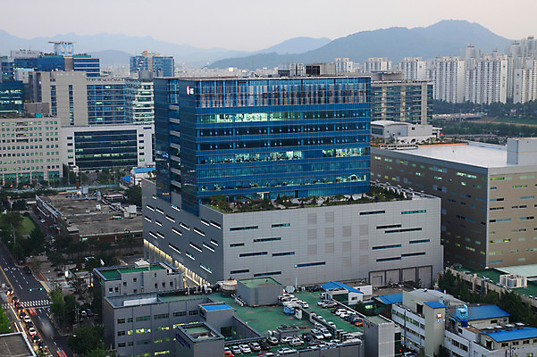 건축물 길 육상교통 교통 교통시설 서울 한국 풍경 사람없음 야외 건물 하이앵글 도시풍경 고층빌딩 차도 도시 도심 수도 수도_도성 건축 아시아 도로 교통수단 뷰포인트 빌딩 시설