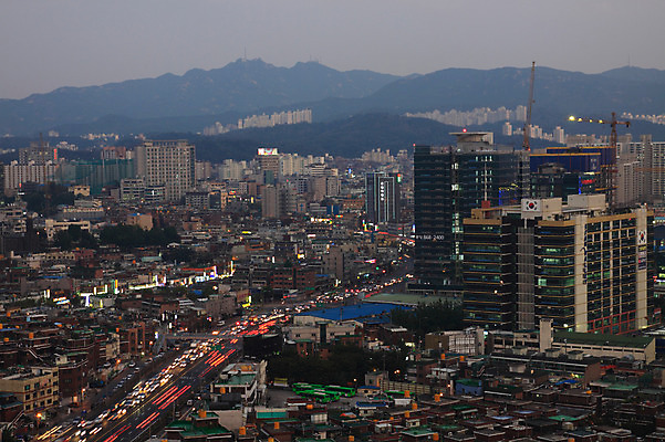 건축물 길 육상교통 교통 교통시설 조명 서울 한국 풍경 사람없음 야외 건물 하이앵글 도시풍경 차도 도시 도심 수도 수도_도성 건축 아시아 도로 교통수단 뷰포인트 시설