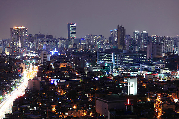 건축물 도로 길 육상교통 교통 야경 교통시설 조명 한국 사람없음 야외 건물 하이앵글 도시풍경 차도 도시 도심 수도 수도_도성 건축 아시아 교통수단 뷰포인트 풍경 야간 시설 풍경_경치