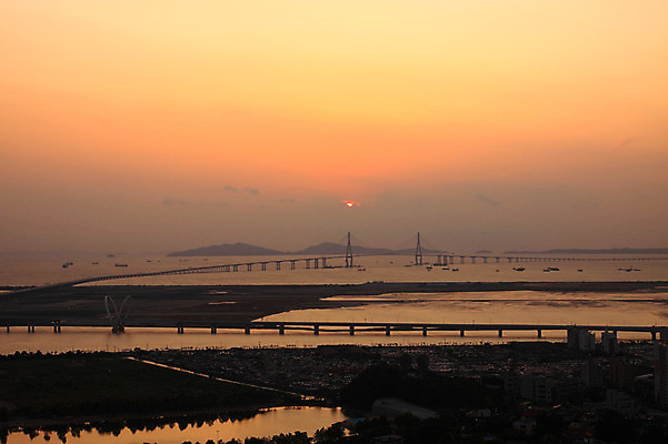 구름 건축물 길 육상교통 바다 교통 교통시설 하늘 한국 풍경 사람없음 야외 하이앵글 도시풍경 황혼 차도 도시 수도 인천 인천대교 가교 수도_도성 자연요소 건축 아시아 도로 교통수단 뷰포인트 일몰 다리_건축물 시설