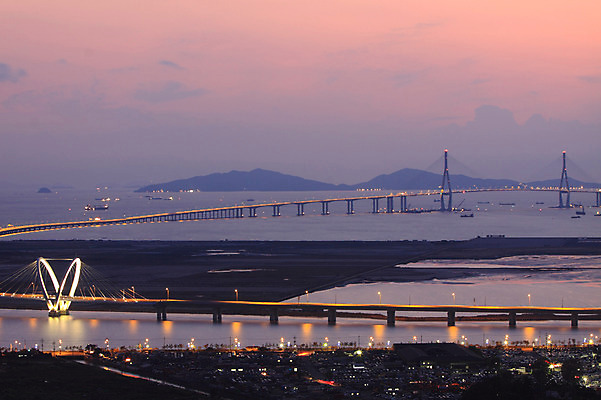 구름 건축물 길 육상교통 바다 섬 교통 야경 교통시설 하늘 조명 한국 사람없음 야외 하이앵글 도시풍경 차도 도시 저녁 수도 인천 인천대교 가교 수도_도성 자연요소 건축 아시아 도로 교통수단 뷰포인트 풍경 다리_건축물 야간 시설 풍경_경치