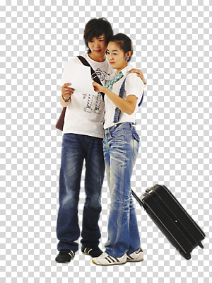 스튜디오촬영 전신 편집 편집이미지 커플 응시 잡화 여자 남자 종이 한쌍 여행 가방 휴가 실내 사랑 서기 들기 사람 동양인 20대 성인 두명 라이프 앞모습 캐주얼 캐리어 여행가방 신혼여행 멜빵바지 멜빵 커플티 크로스백 PNG 수트케이스 일정표 청년만 성인만 편집소스 시선 옷 감정 뷰포인트 결혼 바지 관계 모션 인종 청년 내부 생활 커플룩 파일형식