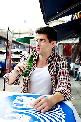 포토 JPG 주간 서양인 외국인 해외기획촬영 해외 라이프스타일 2011년태국 남자 나라 아시아 외국문화 해외여행 여행 포즈 의자 모션 태국 탁자 휴가 맥주 주류 태국문화 한명 들기 사람 앉기 상반신 20대 성인 야외 건물 라이프 관광지 상점 카페 시장 병 방콕 맥주병 카페테리아 카오산로드 카페테라스 남자만 남자한명만 성인남자만 청년만 청년남자만 청년남자한명만 성인한명만 성인남자한명만 성인만 혼족 국내포토 자연요소 1 동양문화 식기 건축물 문화 음료 가구 술병 인종 청년 생활 싱글라이프 파일형식