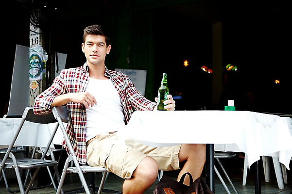 포토 JPG 주간 서양인 외국인 해외기획촬영 해외 라이프스타일 2011년태국 남자 나라 아시아 외국문화 해외여행 여행 포즈 의자 모션 태국 탁자 휴가 맥주 주류 태국문화 한명 들기 사람 앉기 상반신 20대 성인 야외 라이프 관광지 상점 카페 시장 병 방콕 맥주병 카페테리아 카오산로드 카페테라스 남자만 남자한명만 성인남자만 청년만 청년남자만 청년남자한명만 성인한명만 성인남자한명만 성인만 혼족 국내포토 자연요소 1 동양문화 식기 문화 음료 가구 술병 인종 청년 생활 싱글라이프 파일형식