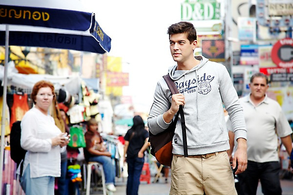 포토 JPG 주간 서양인 외국인 해외기획촬영 해외 라이프스타일 2011년태국 남자 나라 외국문화 해외여행 여행 포즈 가방 배낭 태국 휴가 거리 태국문화 서기 사람 여러명 상반신 20대 성인 야외 건물 라이프 관광지 시장 방콕 카오산로드 남자만 성인남자만 청년만 청년남자만 성인만 국내포토 자연요소 동양문화 건축물 잡화 아시아 문화 다수 모션 인종 청년 생활 파일형식